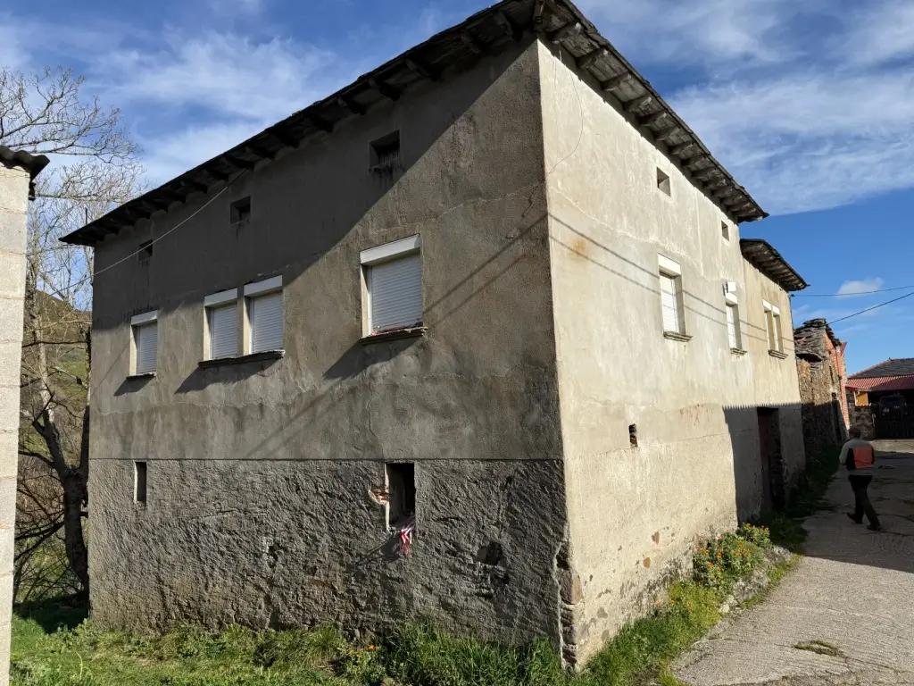 Casa en el monte en Cangas de Narcea (ref: 244)