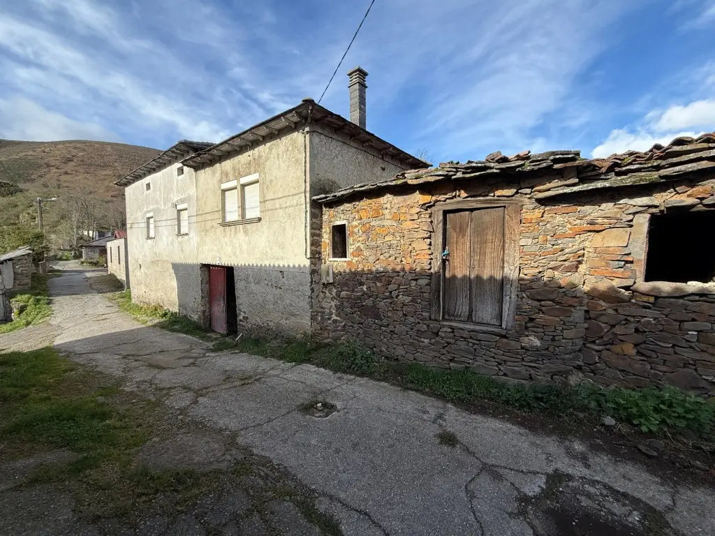 Casa en el monte en Cangas de Narcea (ref: 244)