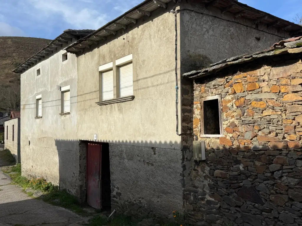 Casa en el monte en Cangas de Narcea (ref: 244)