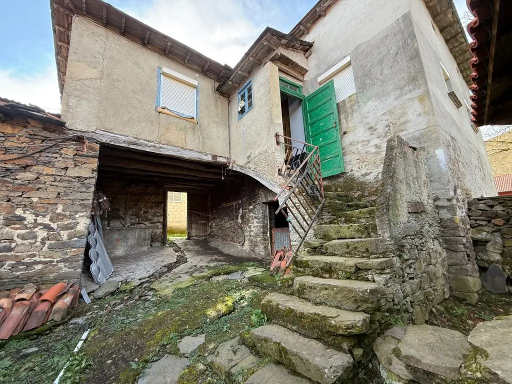 Casa en el monte en Cangas de Narcea (ref: 244)