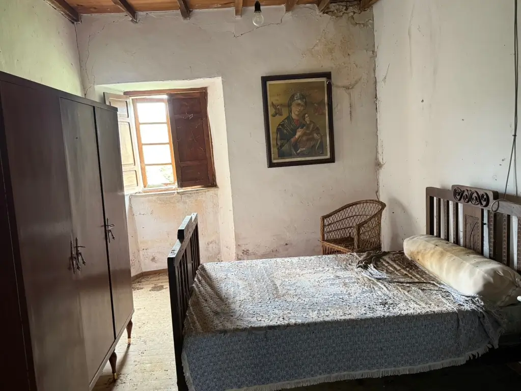 Casa de piedra con finca (ref: 248)