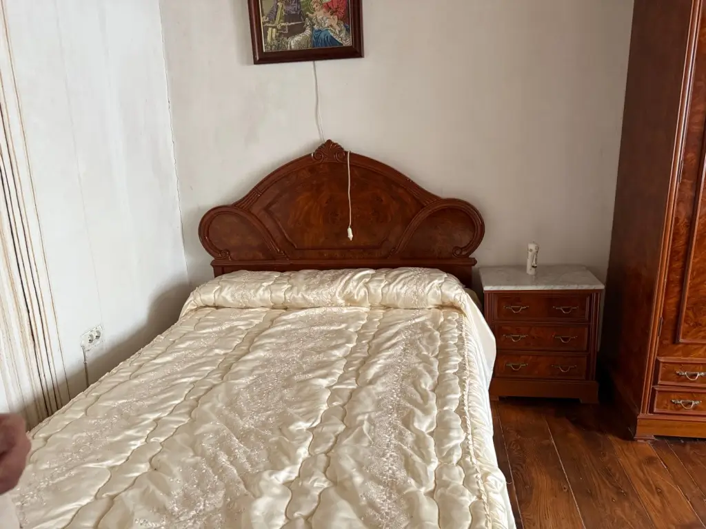 Casa de piedra con gran hórreo (ref: 249)
