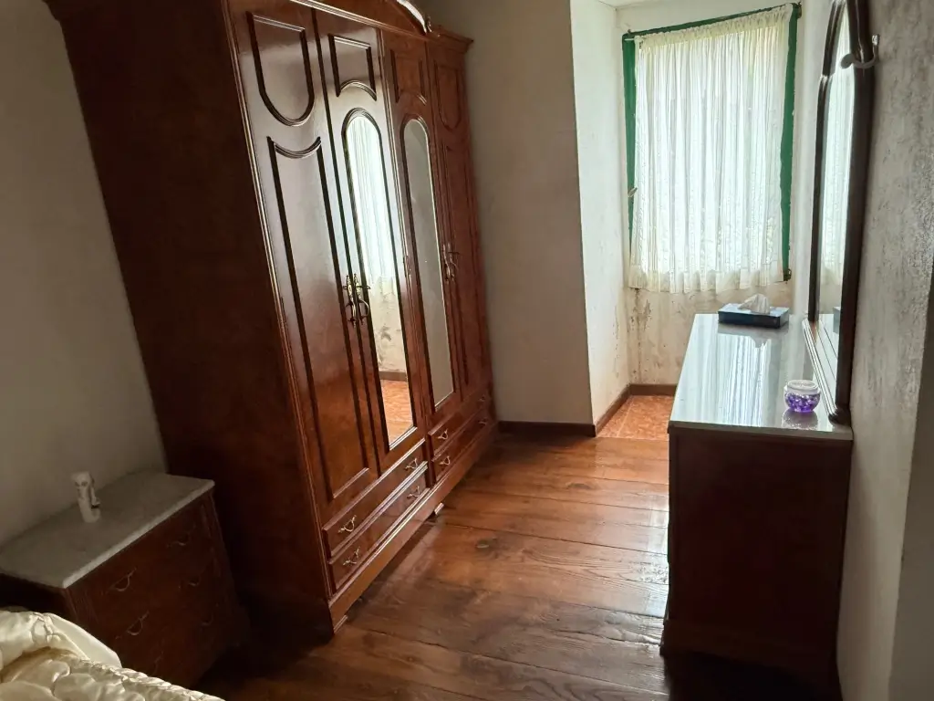 Casa de piedra con gran hórreo (ref: 249)