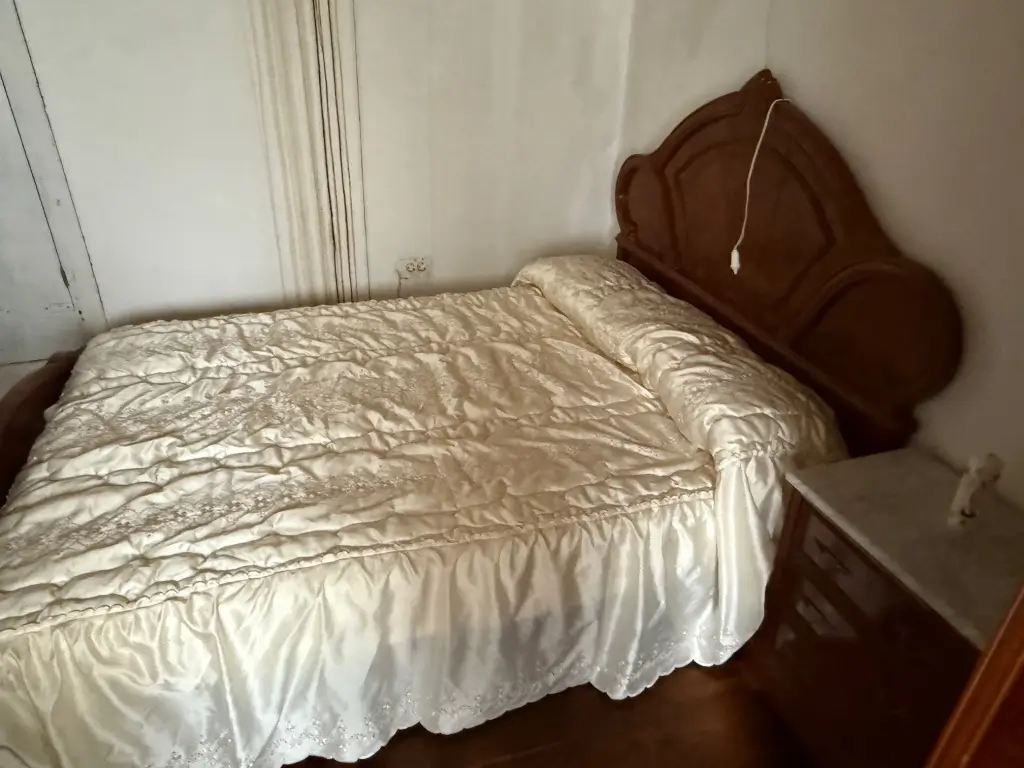 Casa de piedra con gran hórreo (ref: 249)