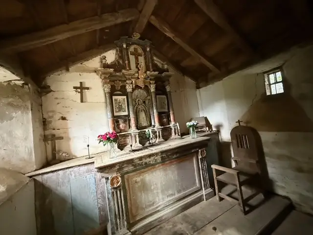 Casa de piedra con gran hórreo (ref: 249)