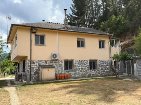 Precioso chalet con 2 viviendas (ref: 250)