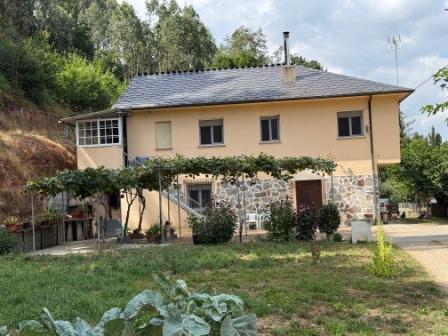 Precioso chalet con 2 viviendas (ref: 250)