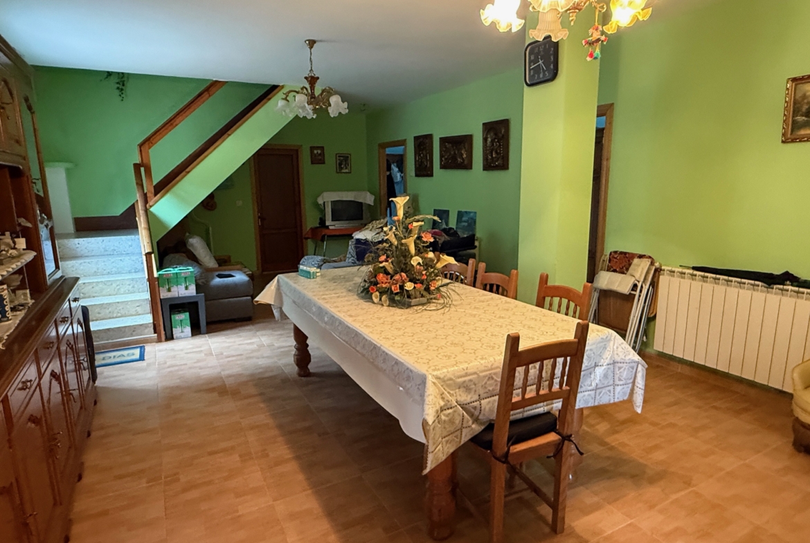 Precioso chalet con 2 viviendas (ref: 250)