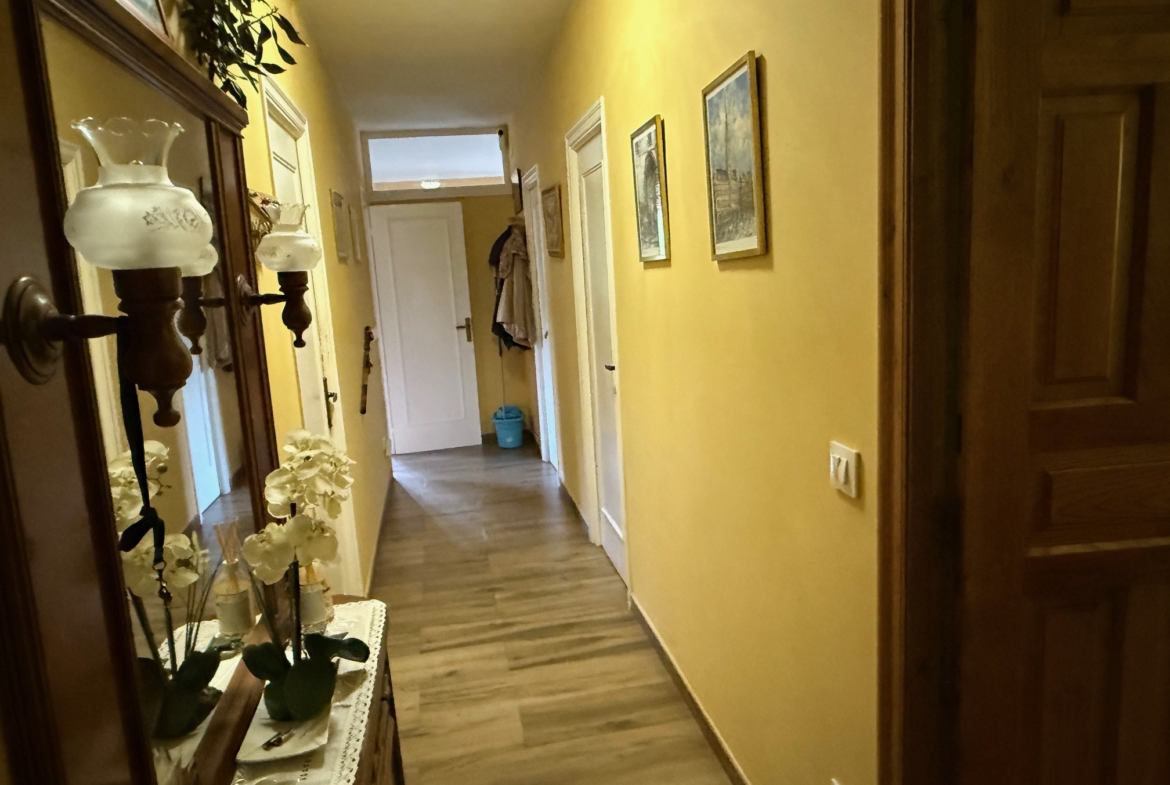 Precioso chalet con 2 viviendas (ref: 250)
