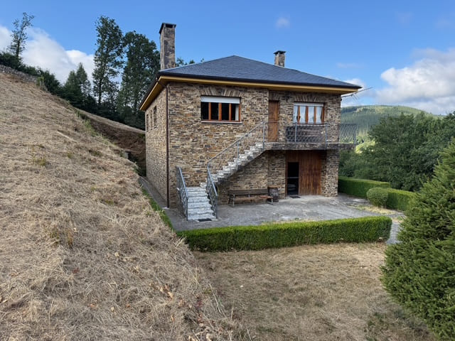 Preciosa casa de piedra en Los Oscos (ref: 253)