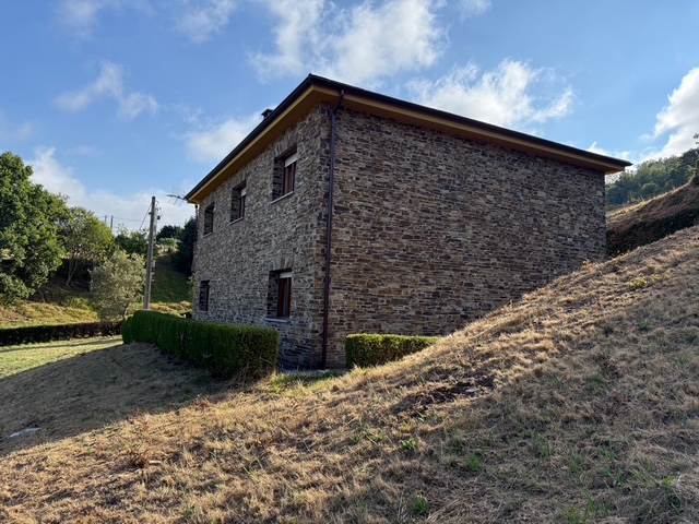 Preciosa casa de piedra en Los Oscos (ref: 253)