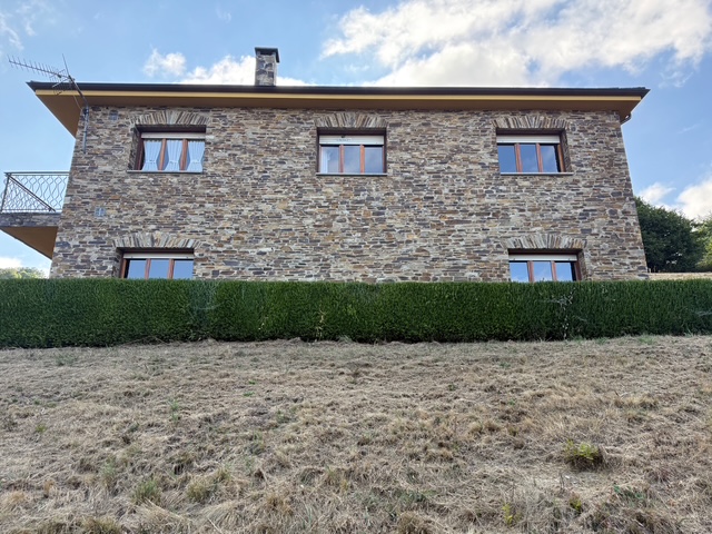Preciosa casa de piedra en Los Oscos (ref: 253)