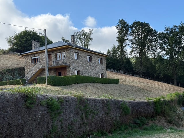 Preciosa casa de piedra en Los Oscos (ref: 253)