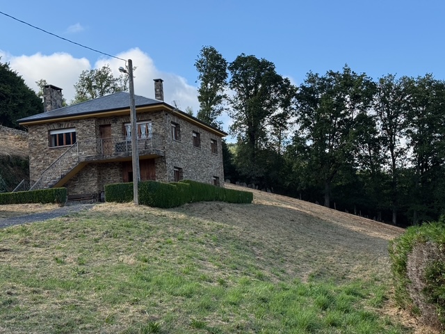 Preciosa casa de piedra en Los Oscos (ref: 253)