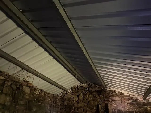 Casa de piedra con finca 7.000 m2 (Oportunidad)