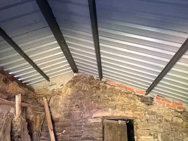 Casa de piedra con finca 7.000 m2 (Oportunidad)